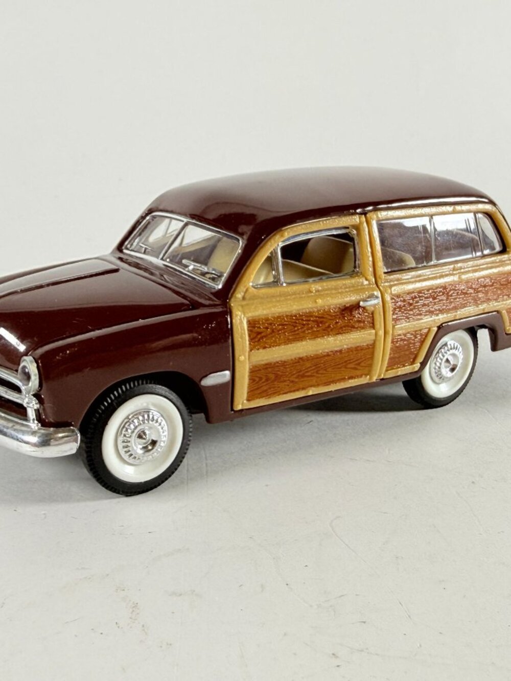 Signature 1949 Ford Woody Wagon 1:38 Scale Maroon DieCast Model Car